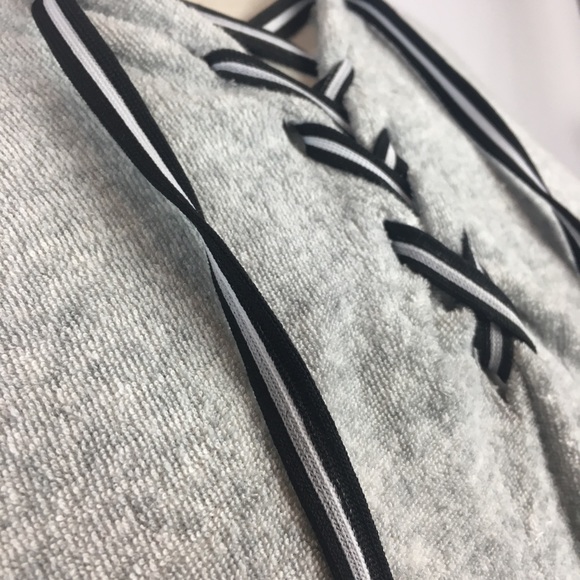 Gray Cable & Gauge pull-over lace up hoodie size S - Picture 2 of 3